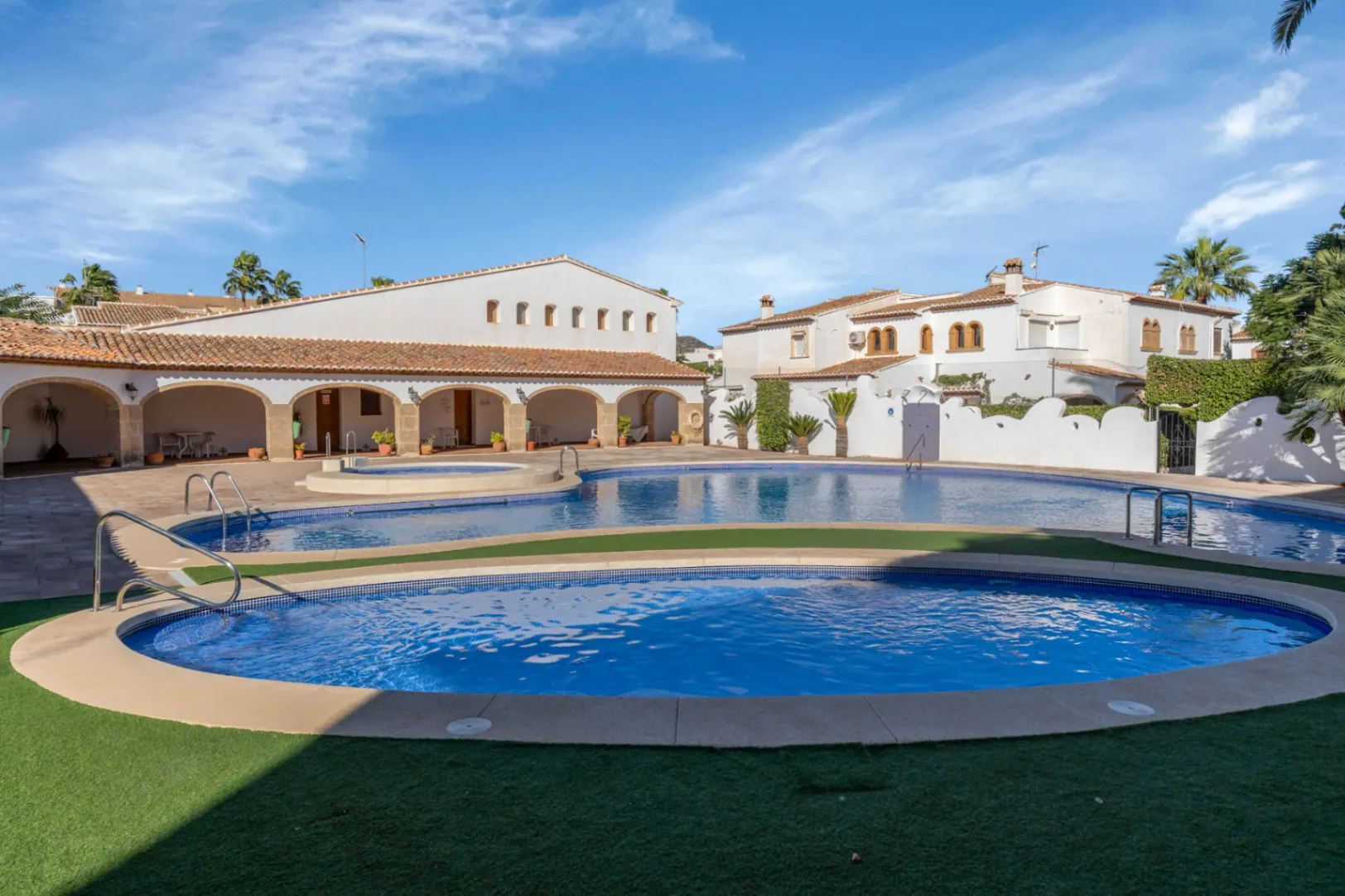 4798 - Exclusif Maison de ville à Jávea, à 500m de la mer, avec 4 chambres et piscine commune.