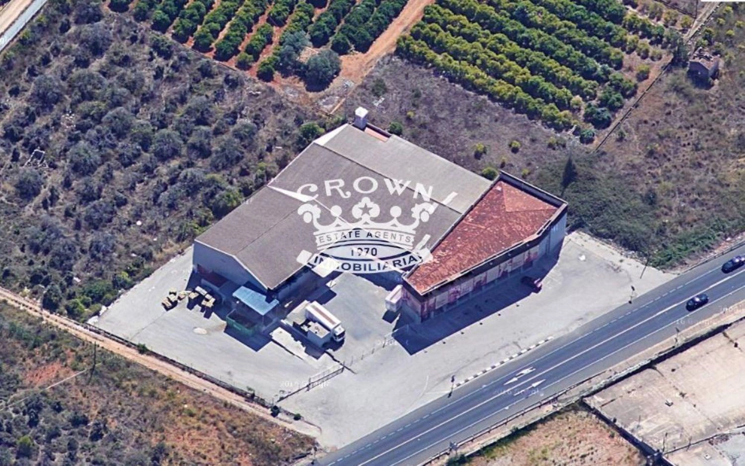 A la venta gran nave de 2.500m2 en Pedreguer para cualquier tipo negocio...