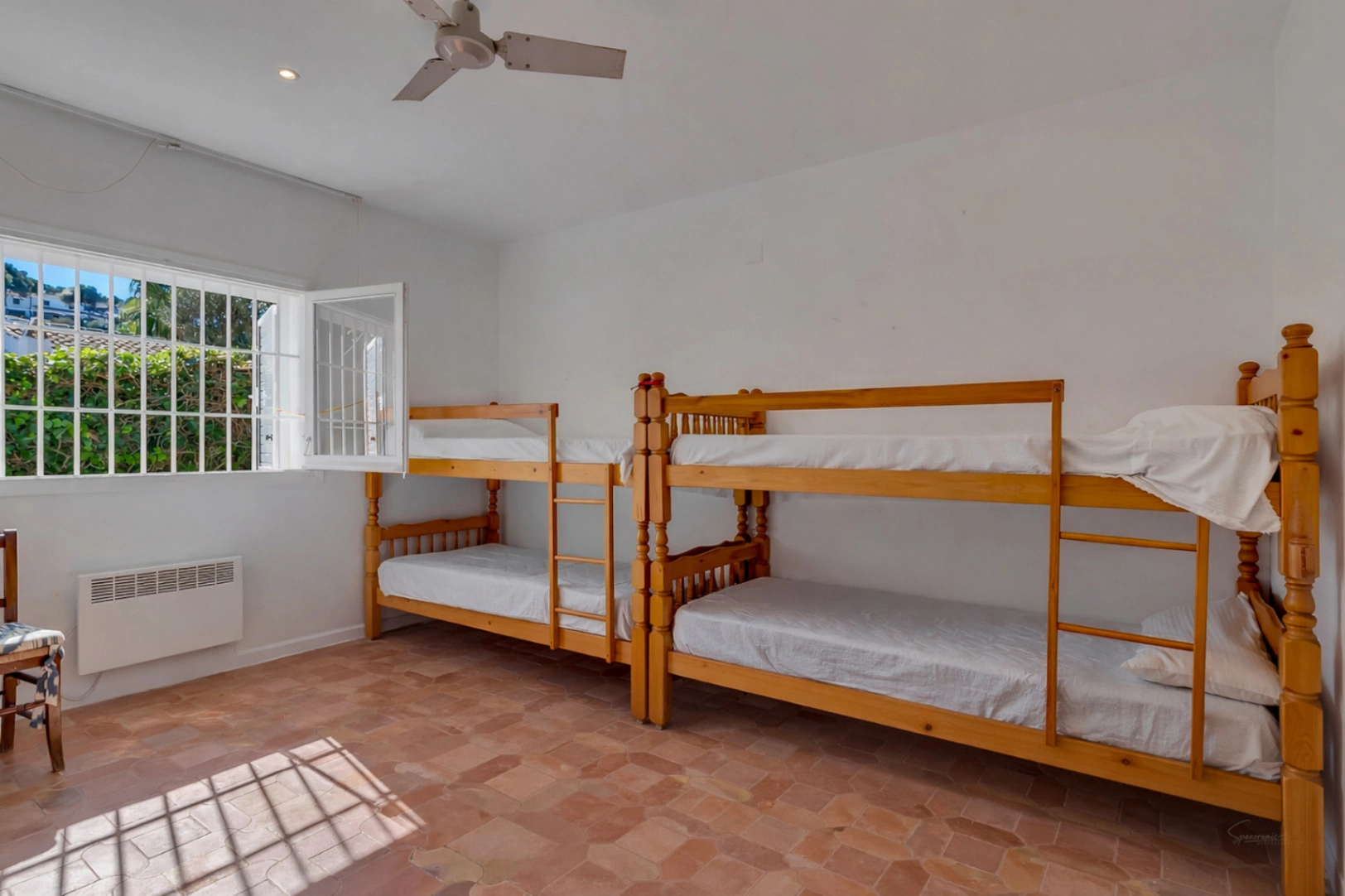 4825 - Villa impressionnante avec des vues incroyables sur la mer dans la urbanisation El Tosalet.