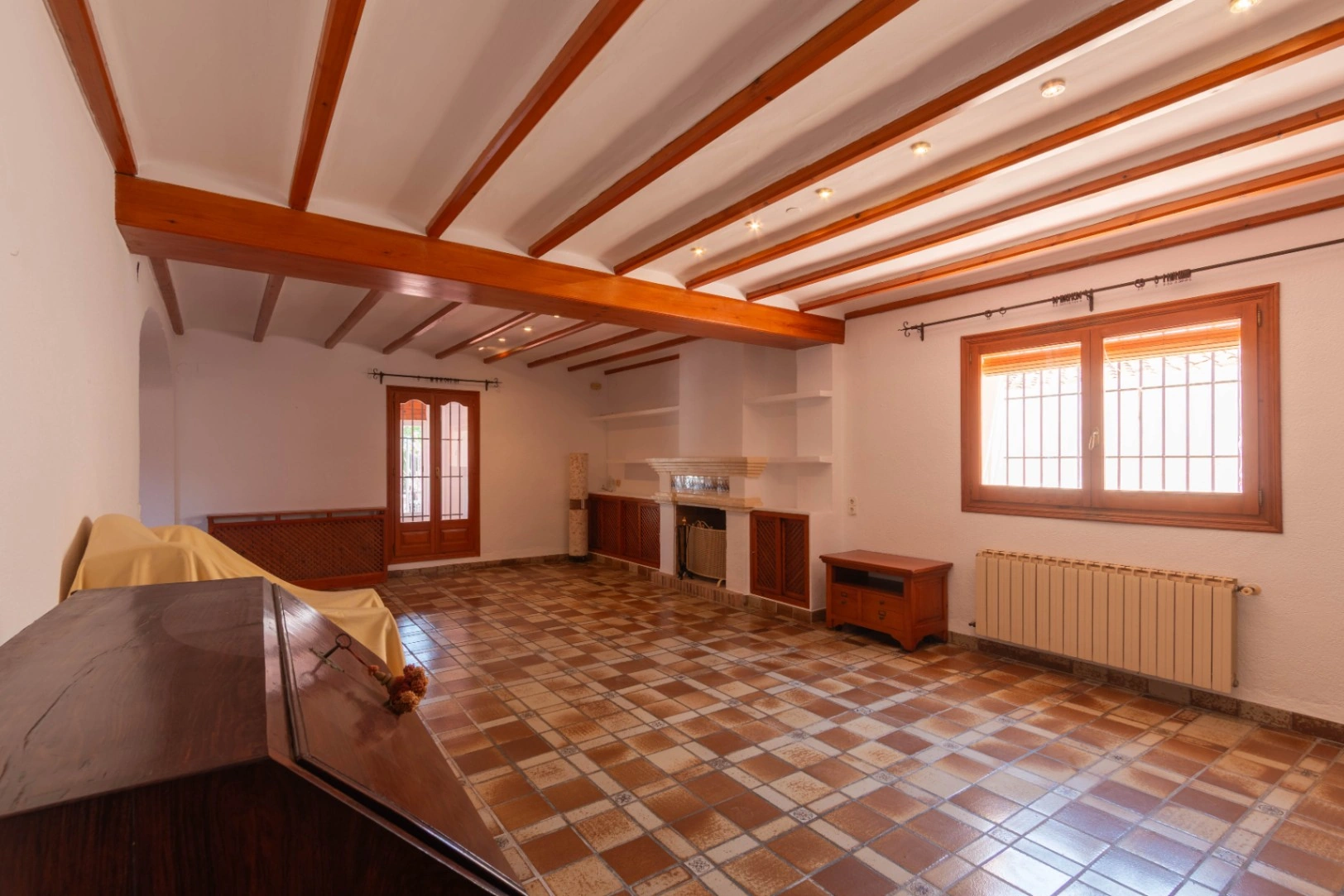Chalet de 5 dormitorios en Gata de Gorgos disponible para alquiler de larga temporada
