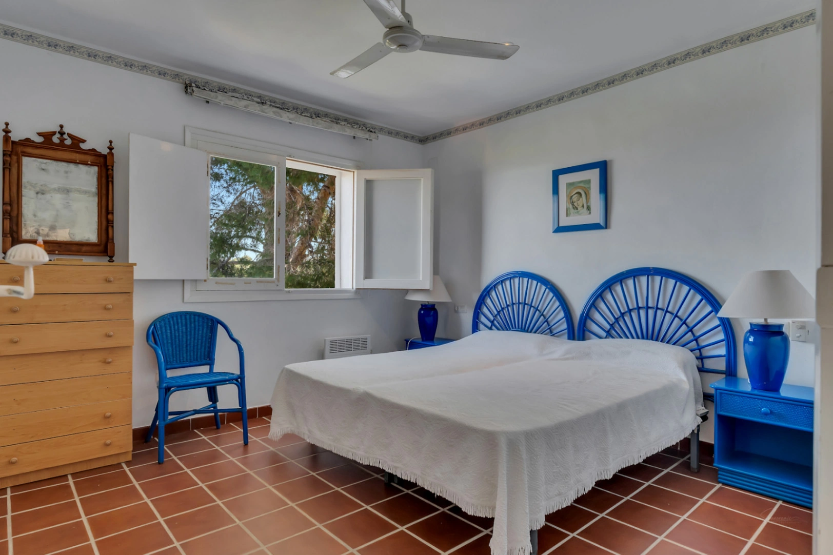 4825 - Villa impressionnante avec des vues incroyables sur la mer dans la urbanisation El Tosalet.