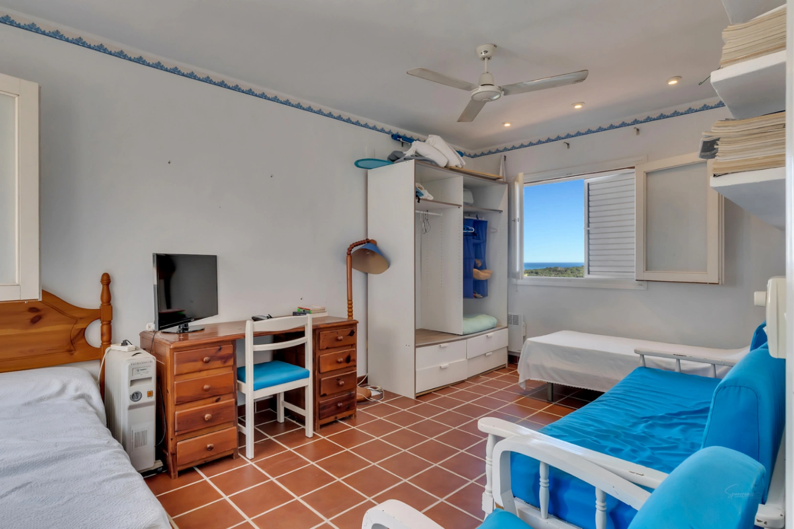 4825 - Villa impressionnante avec des vues incroyables sur la mer dans la urbanisation El Tosalet.