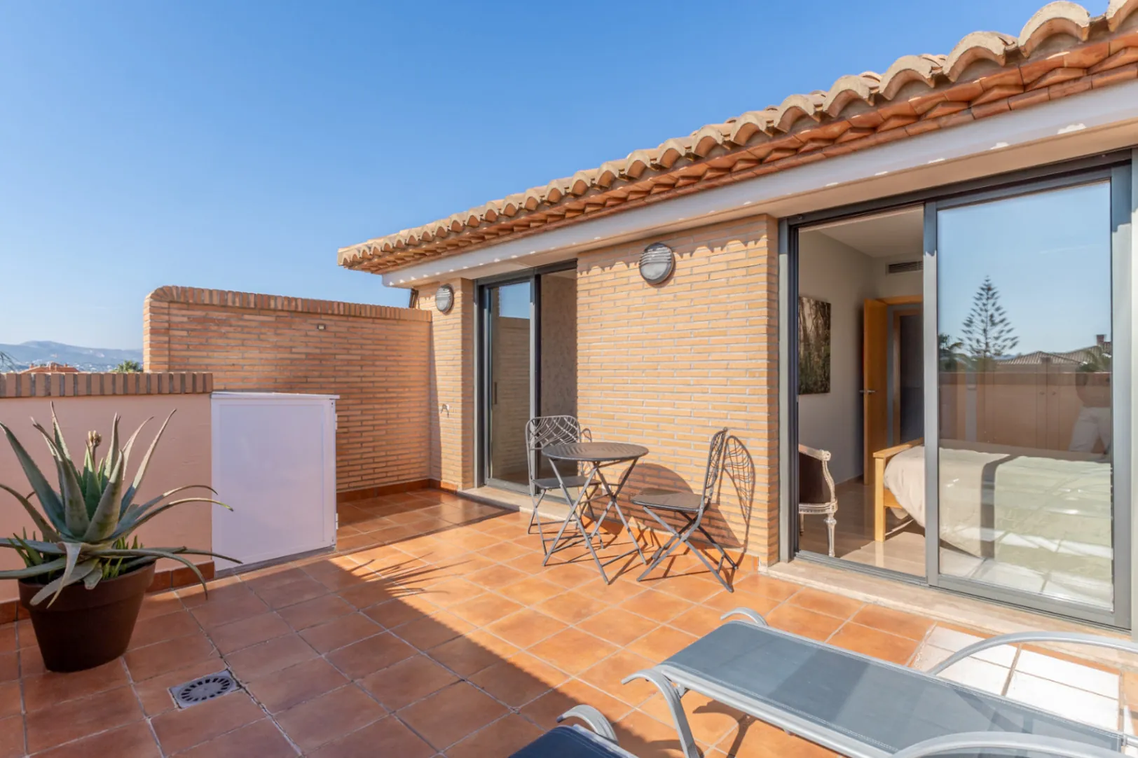4691 - Amplio y moderno atico duplex ubicado a 200M de la playa