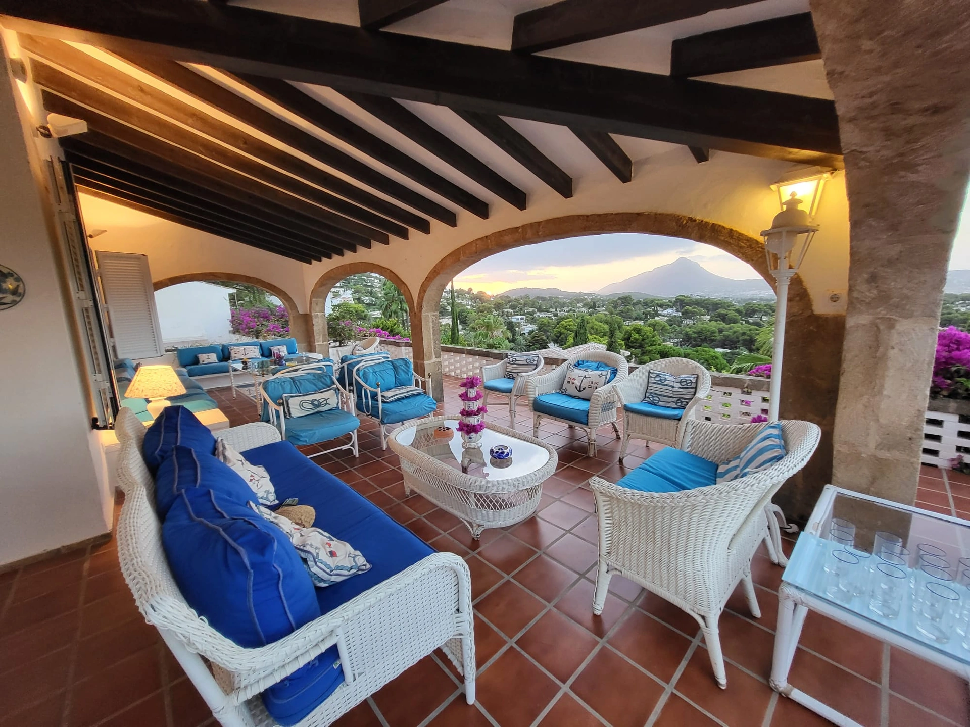 4825 - Villa impressionnante avec des vues incroyables sur la mer dans la urbanisation El Tosalet.