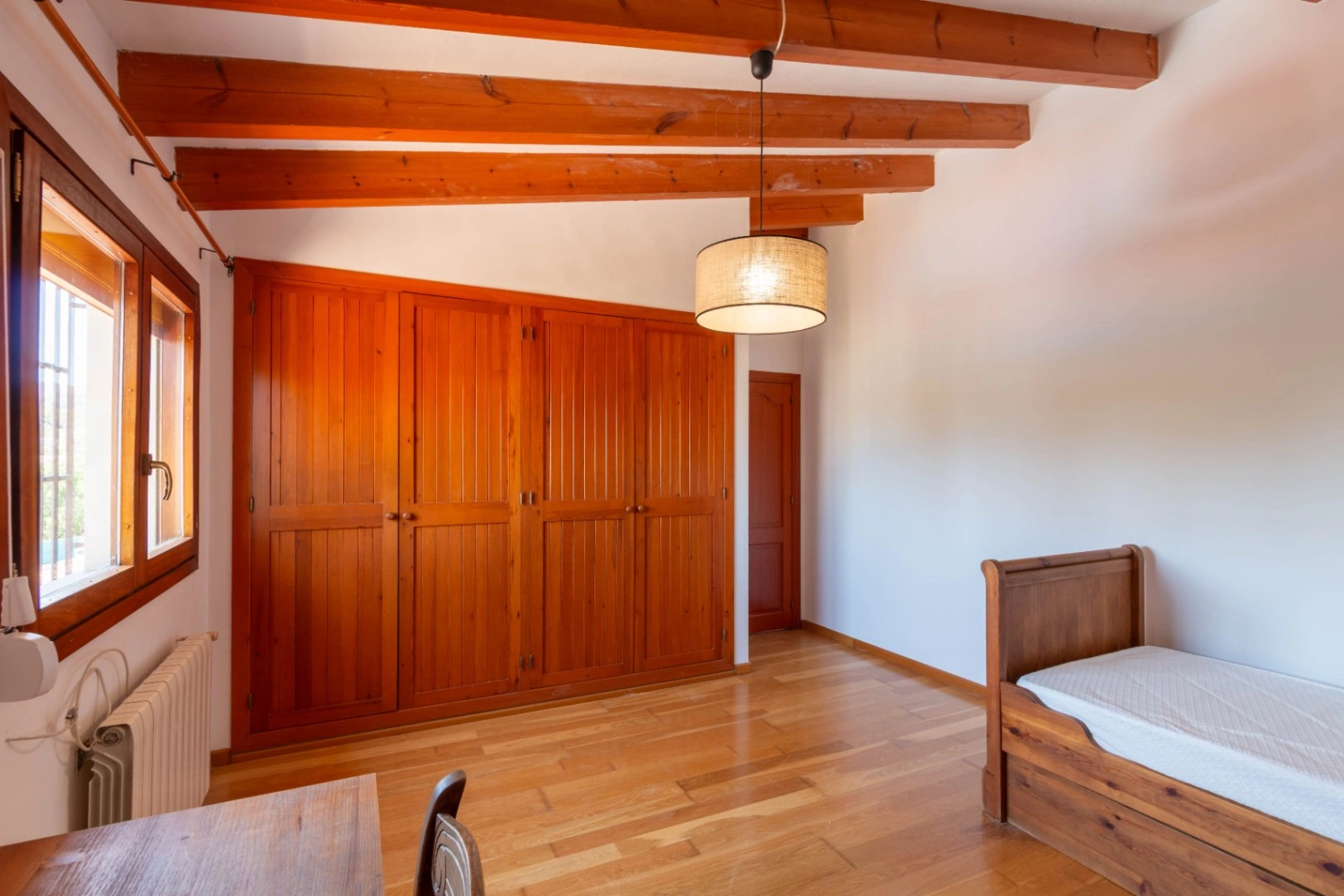 Chalet de 5 dormitorios en Gata de Gorgos disponible para alquiler de larga temporada