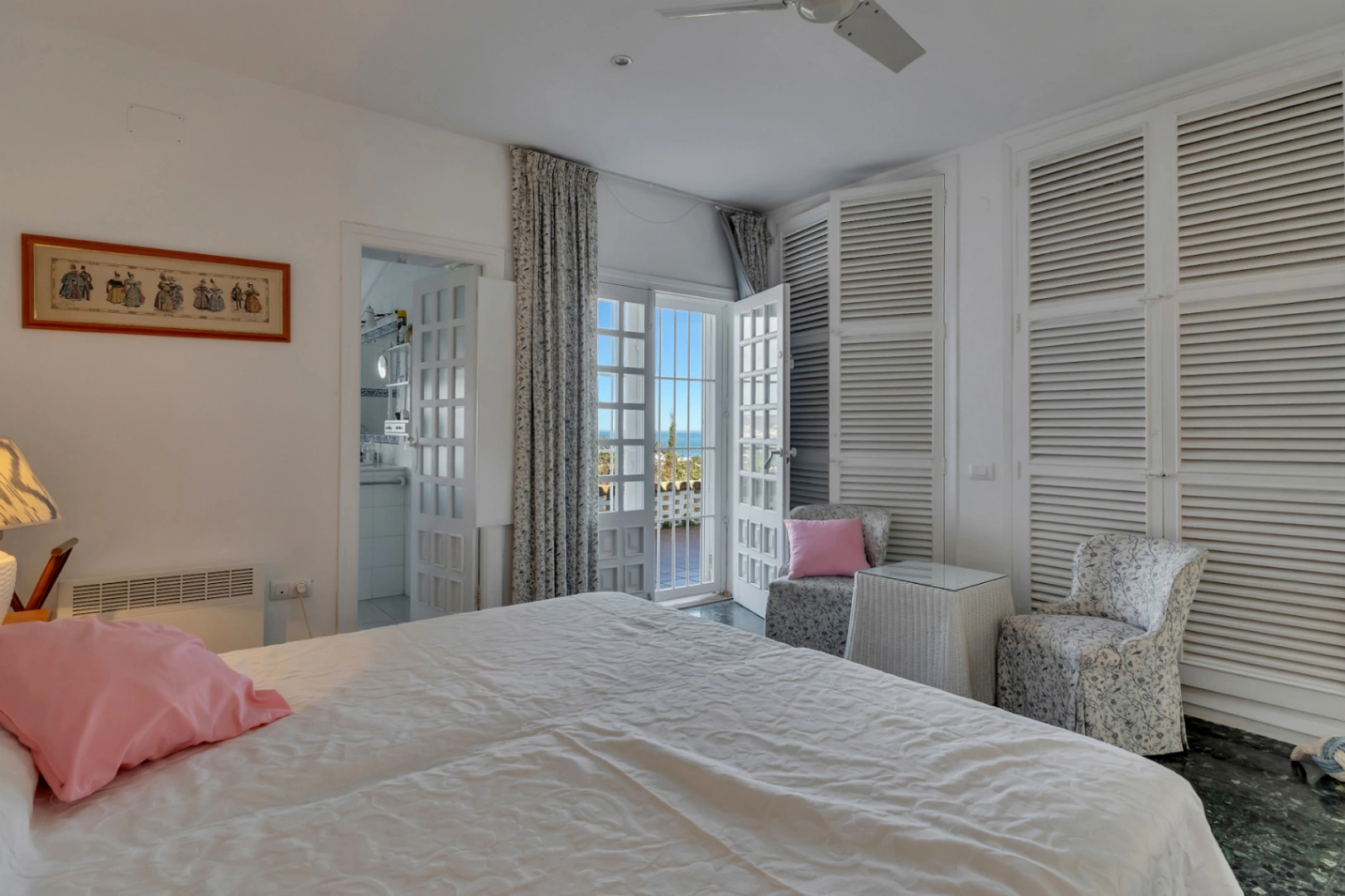 4825 - Villa impressionnante avec des vues incroyables sur la mer dans la urbanisation El Tosalet.