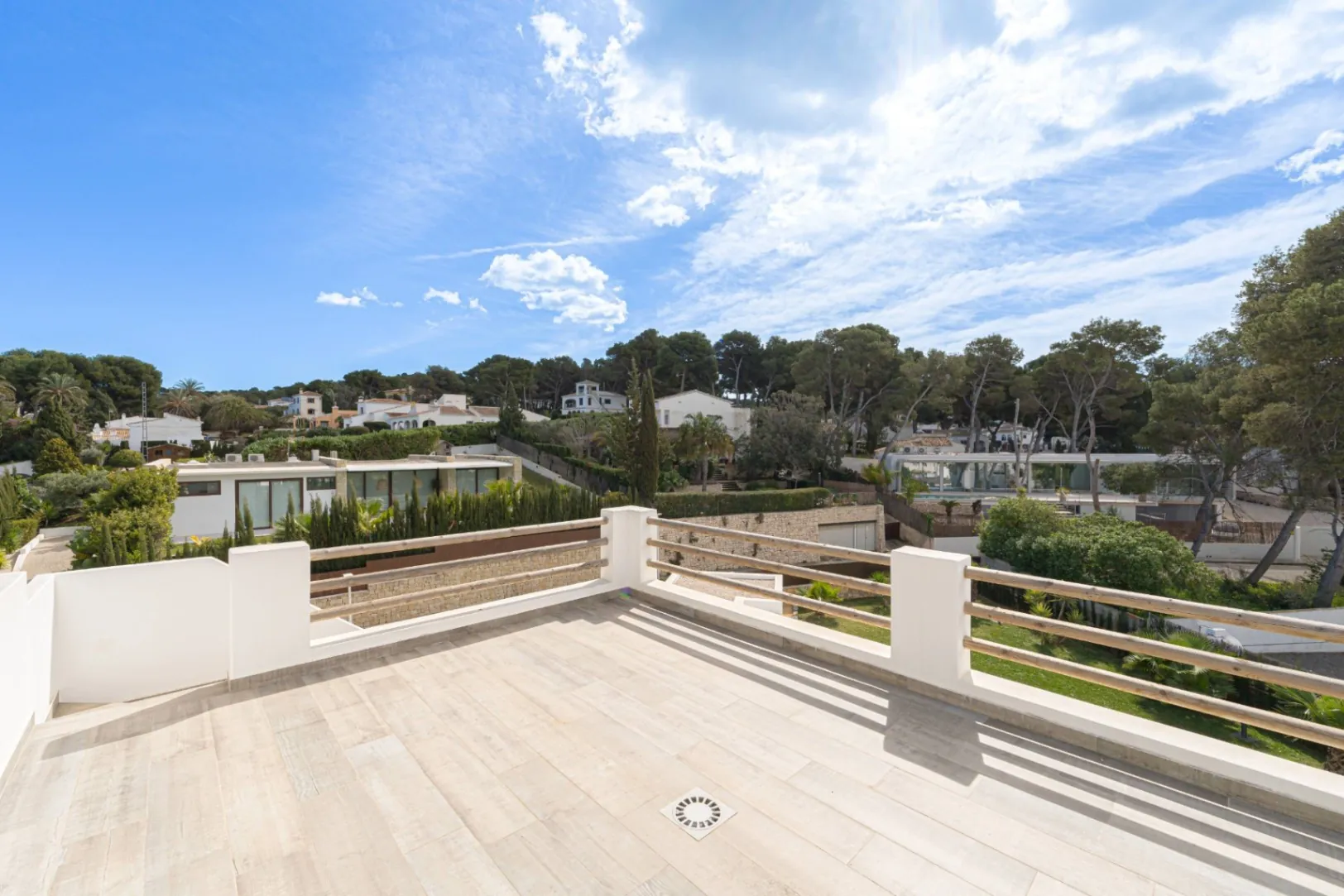 CRCH1029 - Villa moderne orientée plein sud, à seulement 250 mètres de la mer et de la crique Blanca à Jávea.
