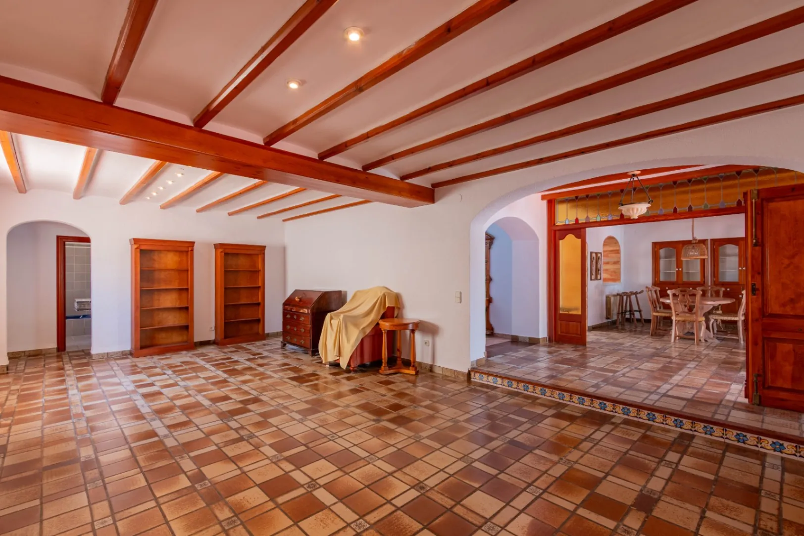 Chalet de 5 dormitorios en Gata de Gorgos disponible para alquiler de larga temporada