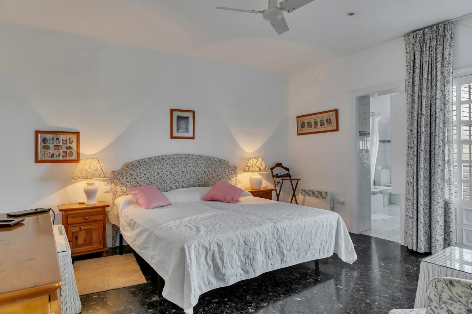 4825 - Villa impressionnante avec des vues incroyables sur la mer dans la urbanisation El Tosalet.