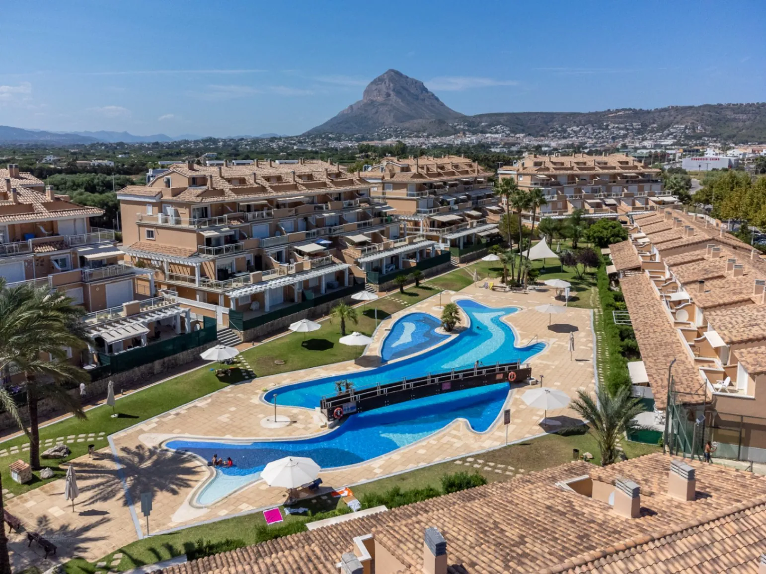 4776 - Apartamento espacioso de tres habitaciones muy cerca del mar