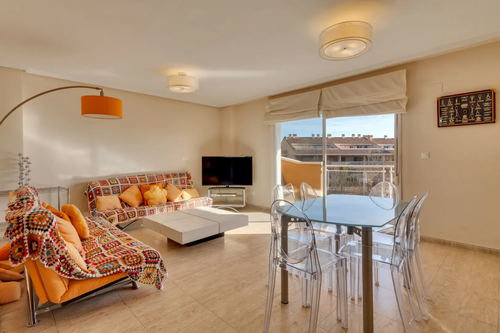 4776 - Apartamento espacioso de tres habitaciones muy cerca del mar