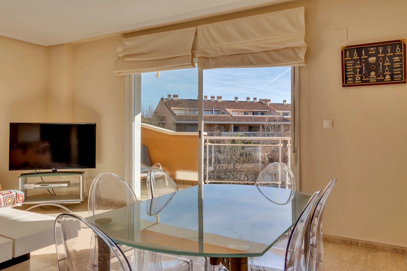 4776 - Apartamento espacioso de tres habitaciones muy cerca del mar