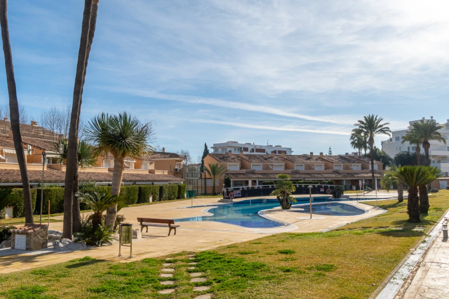 4776 - Apartamento espacioso de tres habitaciones muy cerca del mar