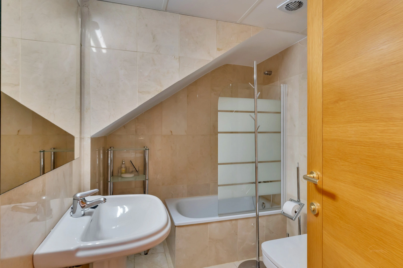 4776 - Apartamento espacioso de tres habitaciones muy cerca del mar