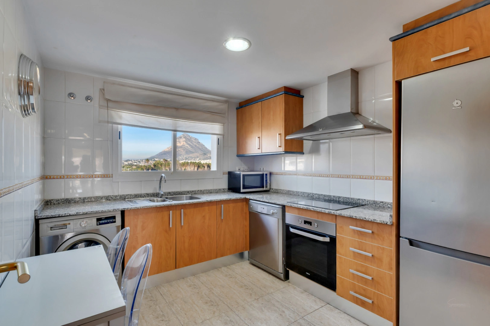 4776 - Apartamento espacioso de tres habitaciones muy cerca del mar
