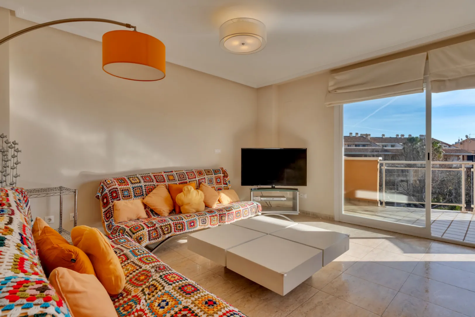 4776 - Apartamento espacioso de tres habitaciones muy cerca del mar