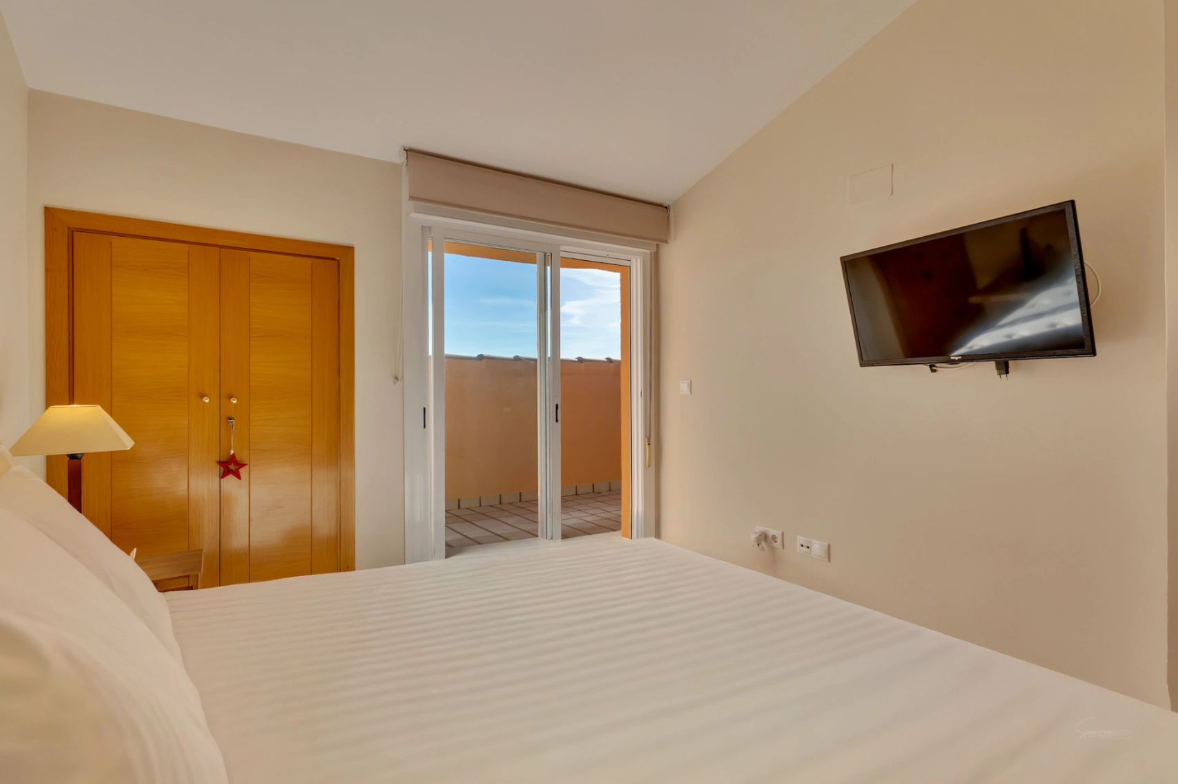 4776 - Apartamento espacioso de tres habitaciones muy cerca del mar