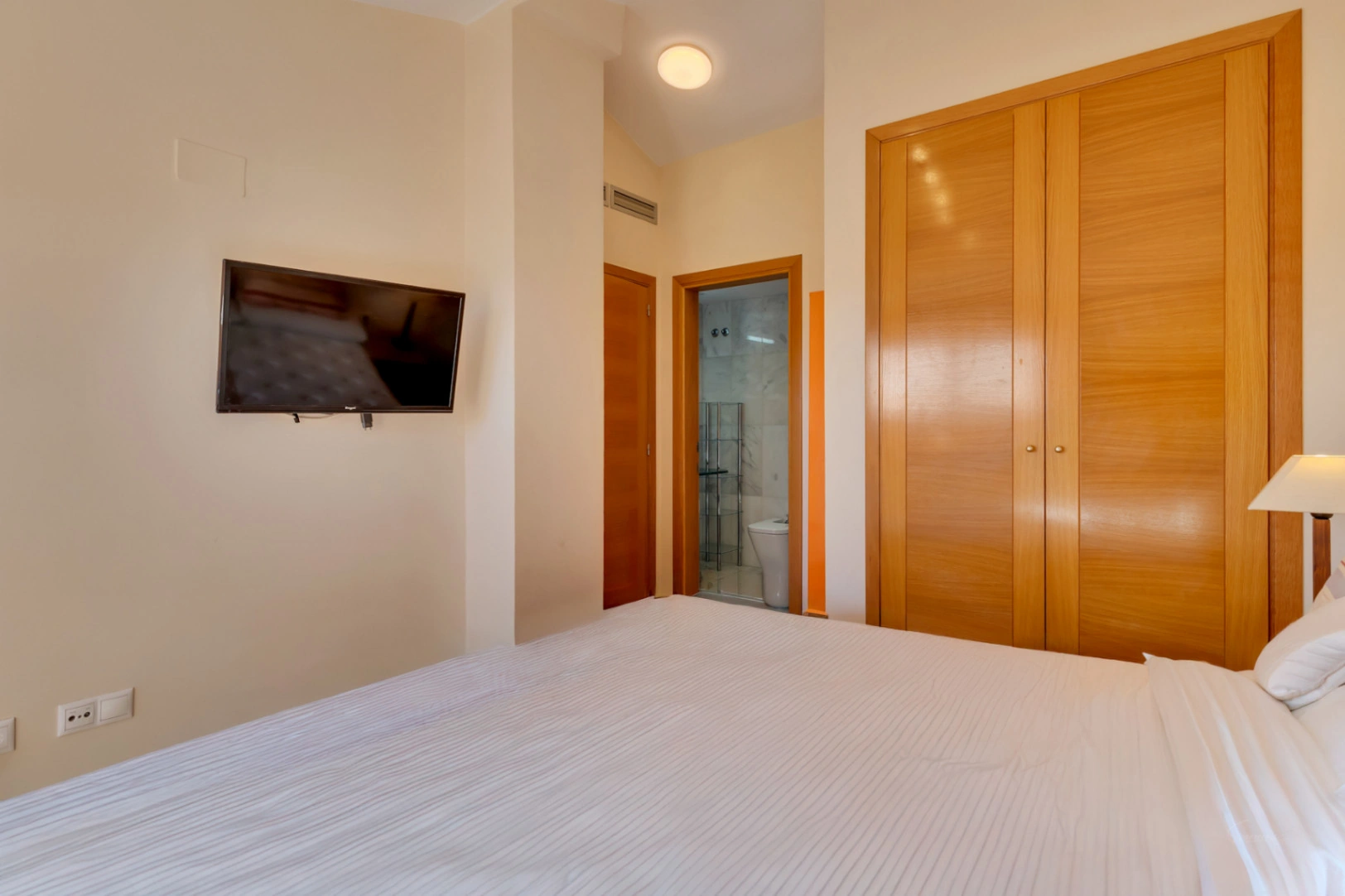 4776 - Apartamento espacioso de tres habitaciones muy cerca del mar