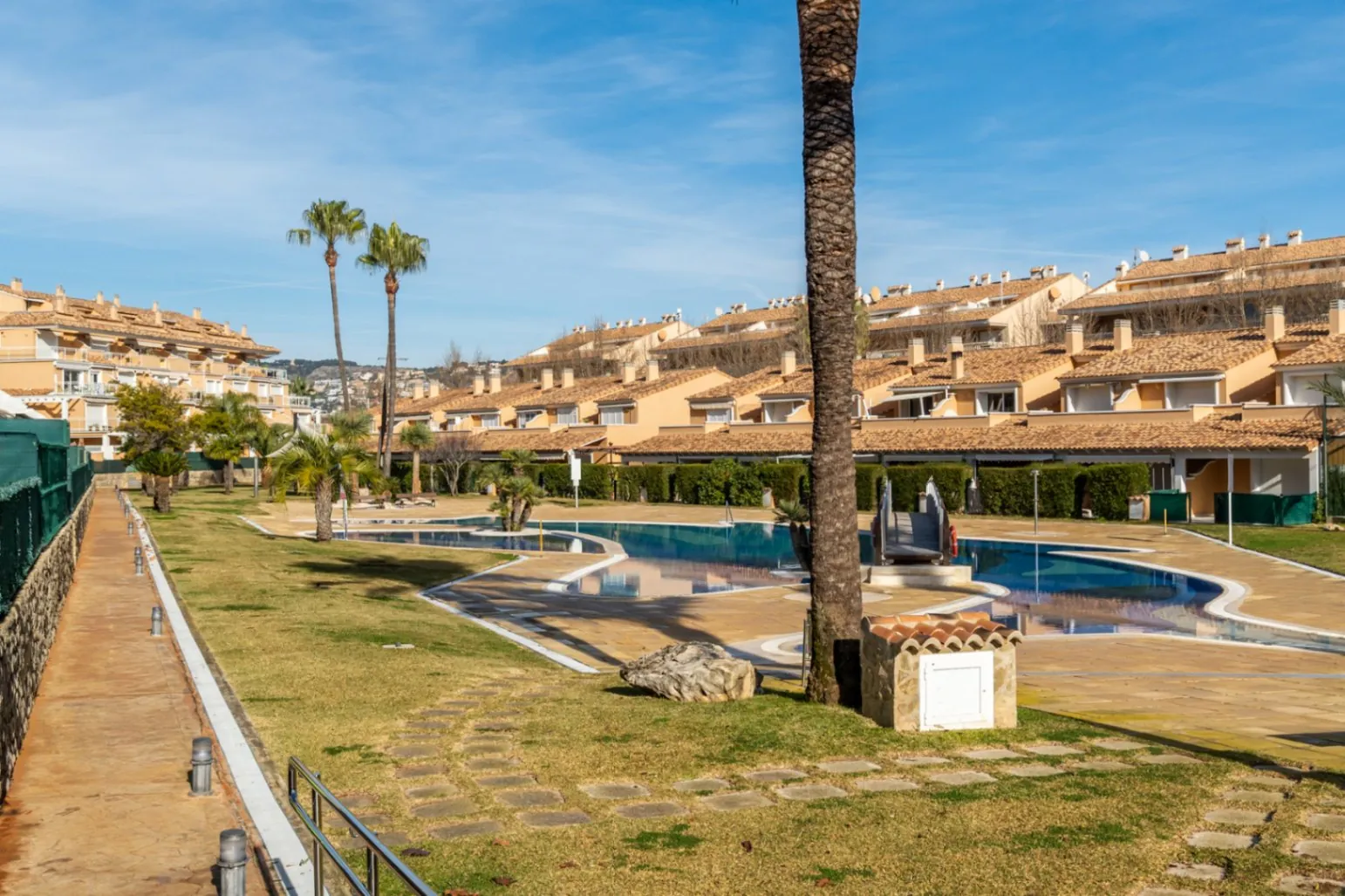 4776 - Apartamento espacioso de tres habitaciones muy cerca del mar