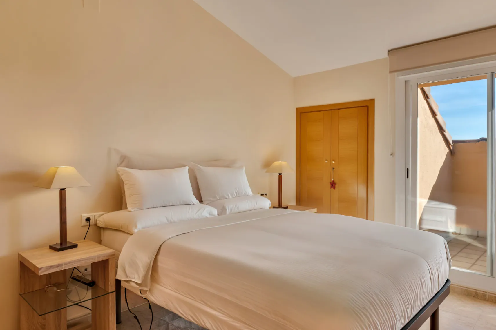 4776 - Apartamento espacioso de tres habitaciones muy cerca del mar