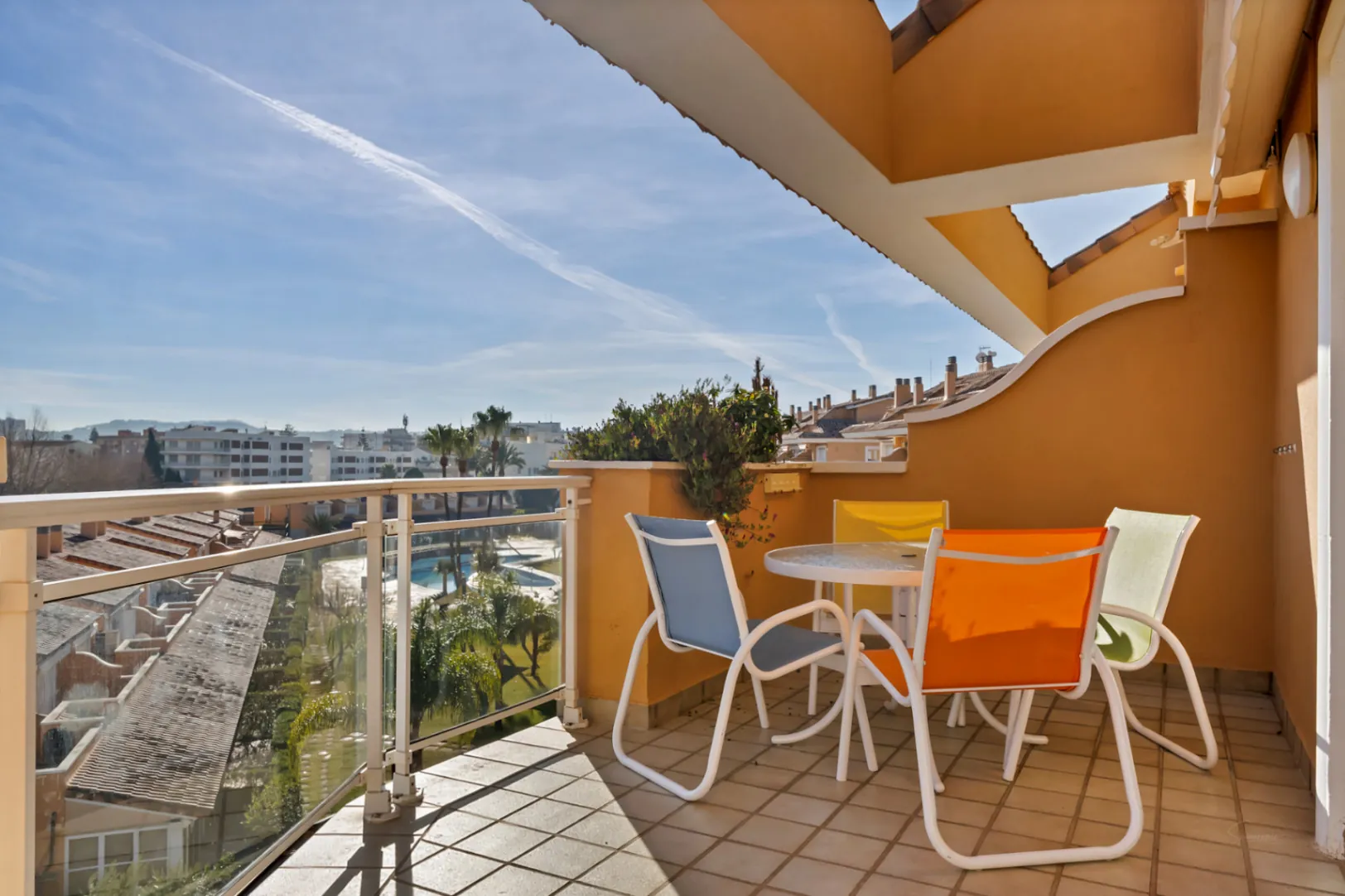 4776 - Apartamento espacioso de tres habitaciones muy cerca del mar