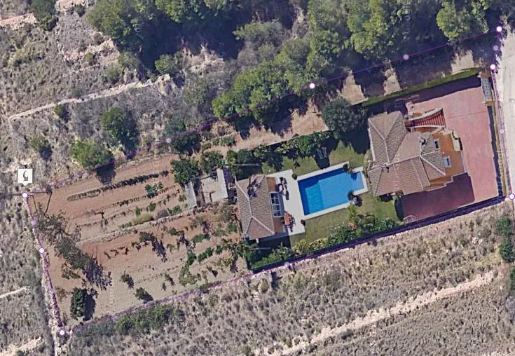 4337 - Villa dans un quartier exceptionnellement calme, avec une vue dégagée et un grand potentiel.
