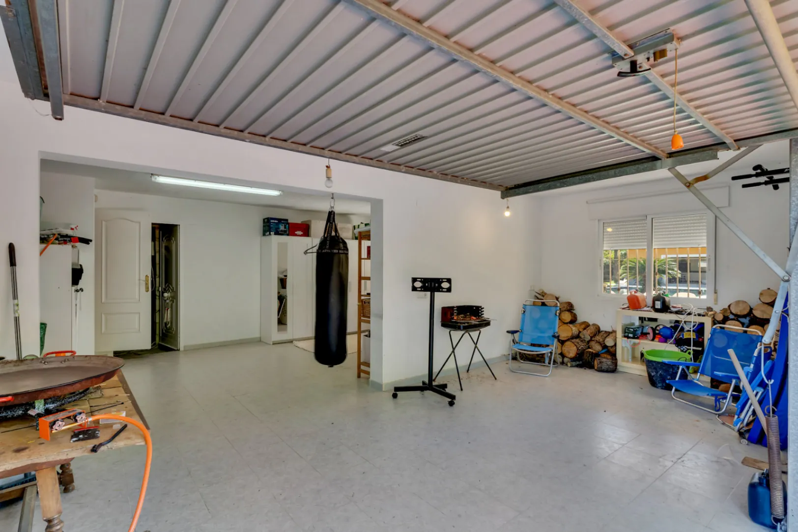 4337 - Villa dans un quartier exceptionnellement calme, avec une vue dégagée et un grand potentiel.