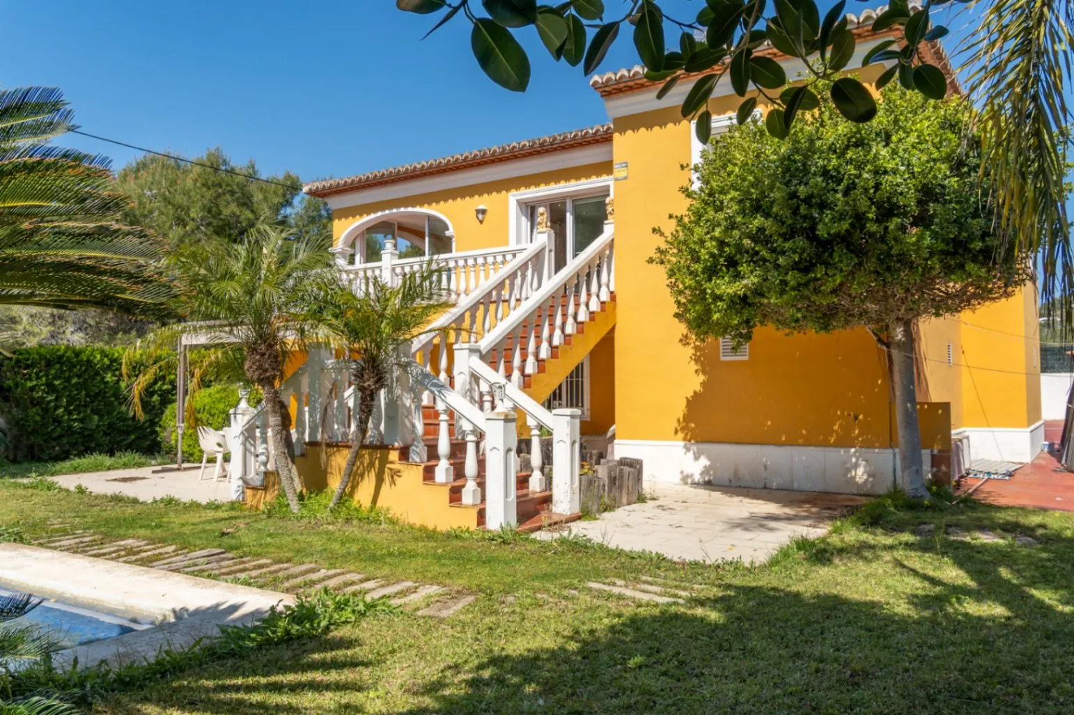 4337 - Villa dans un quartier exceptionnellement calme, avec une vue dégagée et un grand potentiel.
