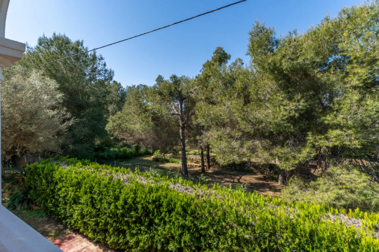 4337 - Villa dans un quartier exceptionnellement calme, avec une vue dégagée et un grand potentiel.