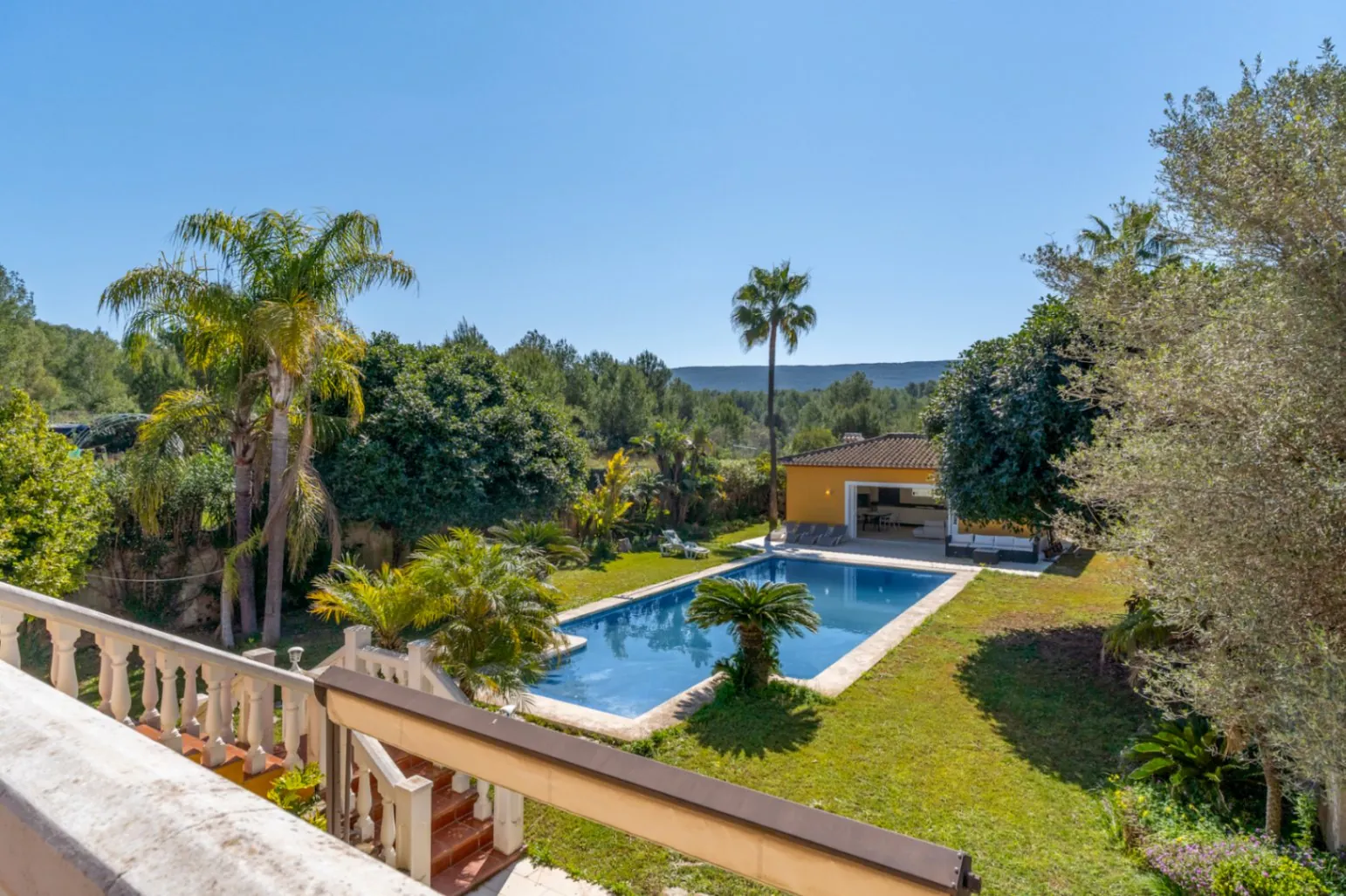 4337 - Villa dans un quartier exceptionnellement calme, avec une vue dégagée et un grand potentiel.