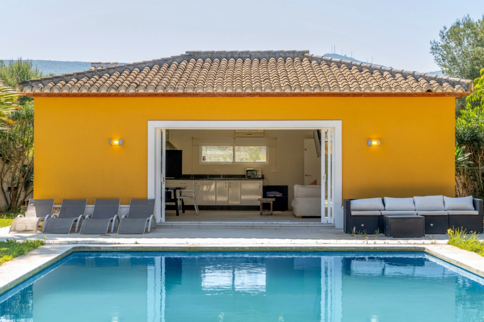 4337 - Villa dans un quartier exceptionnellement calme, avec une vue dégagée et un grand potentiel.