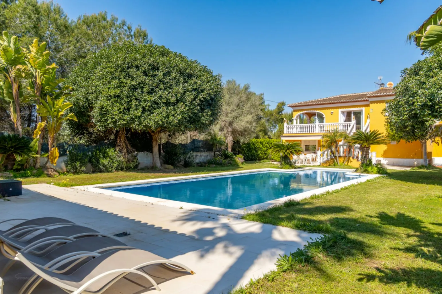 4337 - Villa dans un quartier exceptionnellement calme, avec une vue dégagée et un grand potentiel.