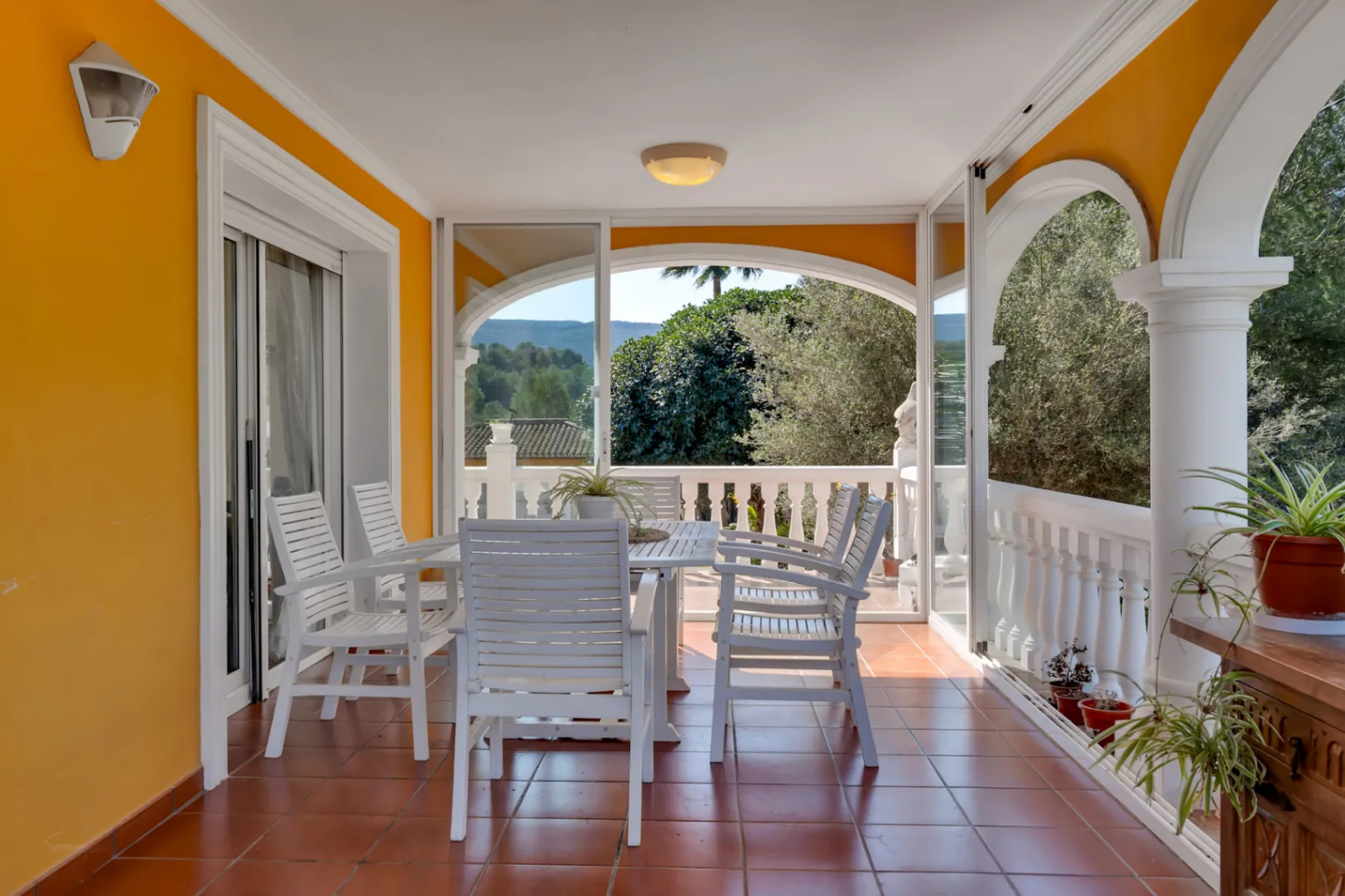 4337 - Villa dans un quartier exceptionnellement calme, avec une vue dégagée et un grand potentiel.