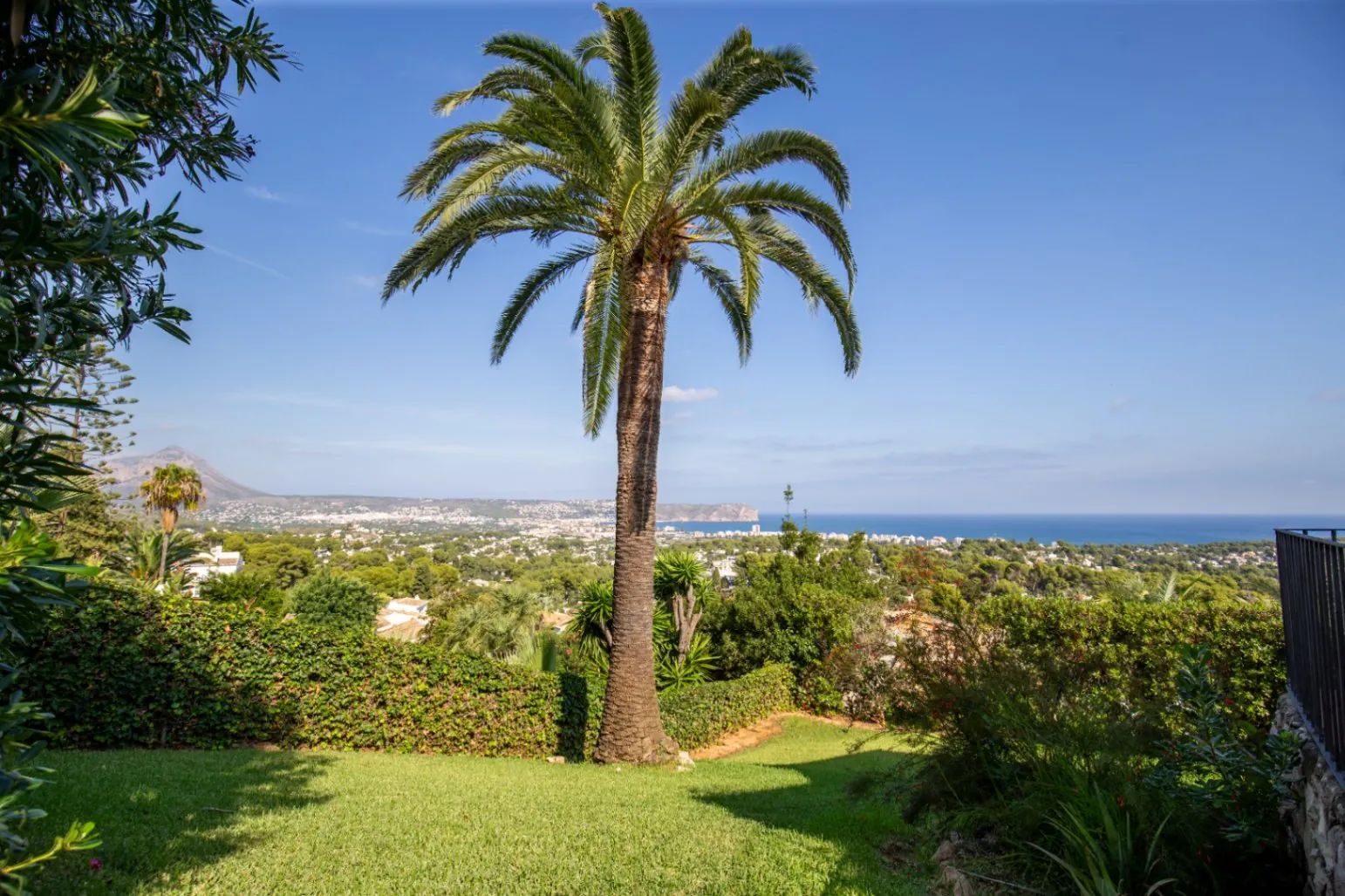 CR1047 - Villa con espectaculares vistas al mar en la urbanizacion ´´El Tosalet´´ en  Jávea