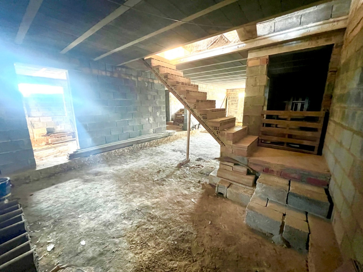 4782 - Propiedad con gran parcela, con una construcción para finalizar, en una demandada zona de Jávea