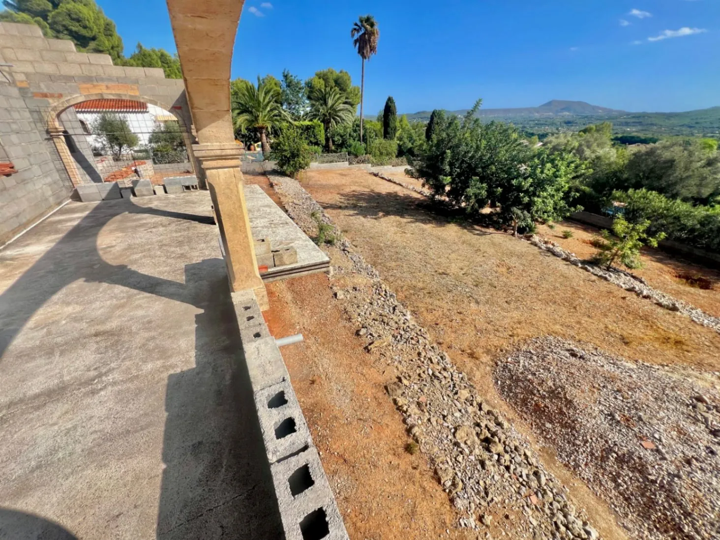 4782 - Propiedad con gran parcela, con una construcción para finalizar, en una demandada zona de Jávea