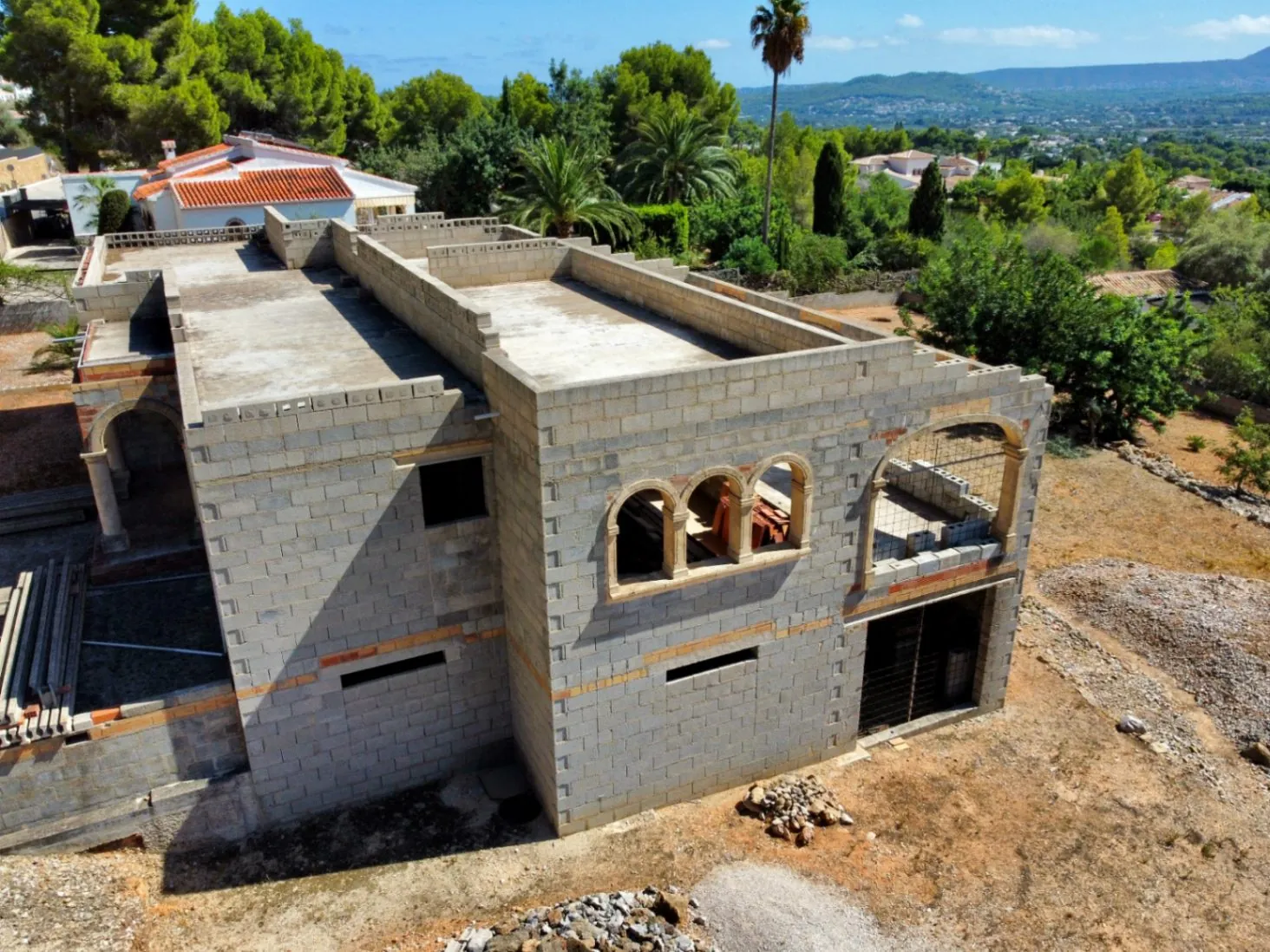 4782 - Propiedad con gran parcela, con una construcción para finalizar, en una demandada zona de Jávea