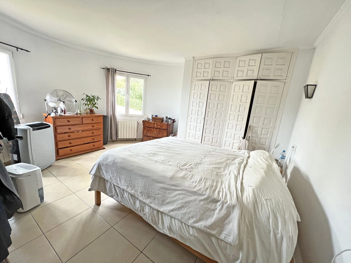 4505 - Villa cerca de la playa con vistas al mar en Jávea