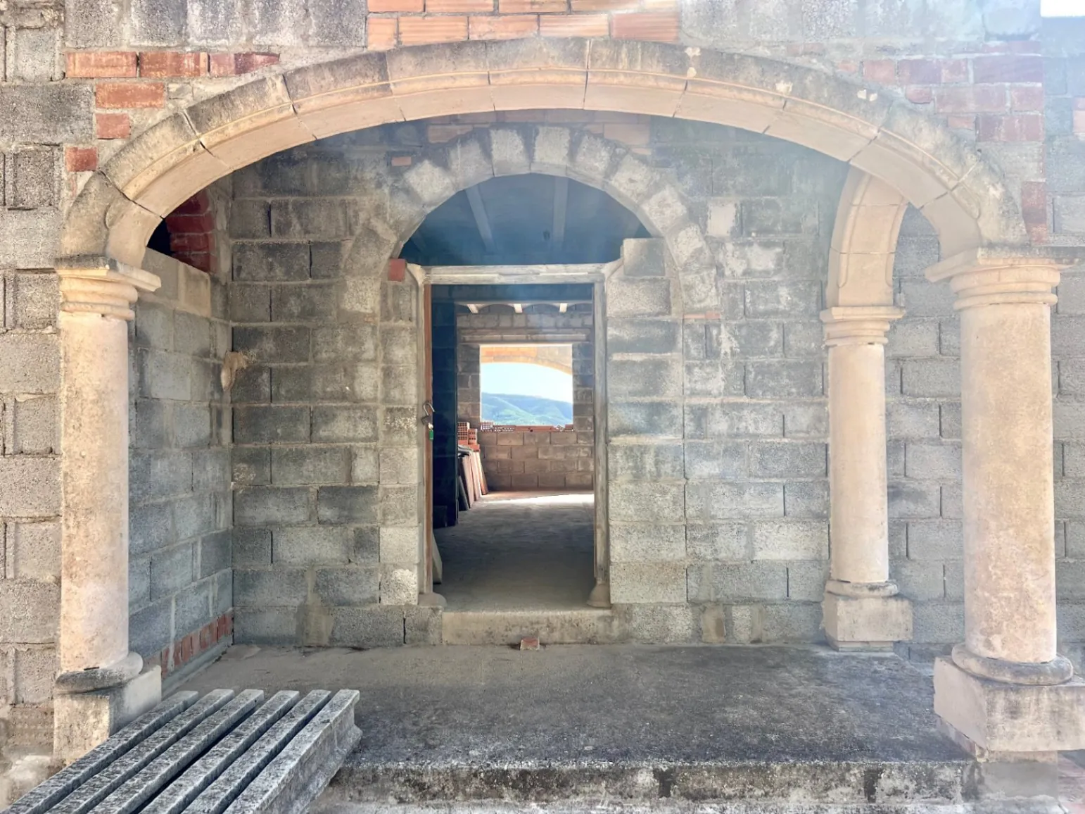 4782 - Propiedad con gran parcela, con una construcción para finalizar, en una demandada zona de Jávea