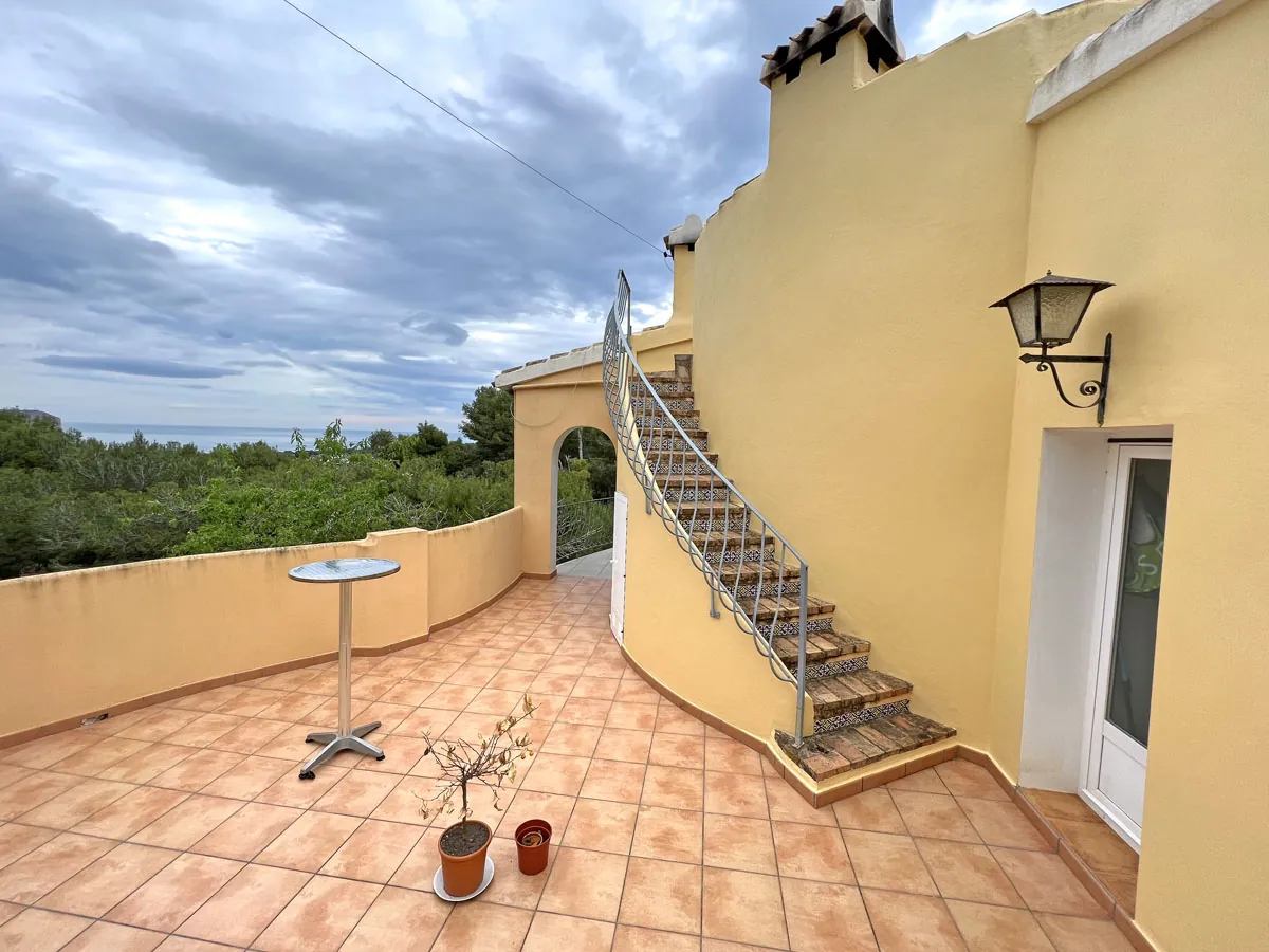 4505 - Villa cerca de la playa con vistas al mar en Jávea