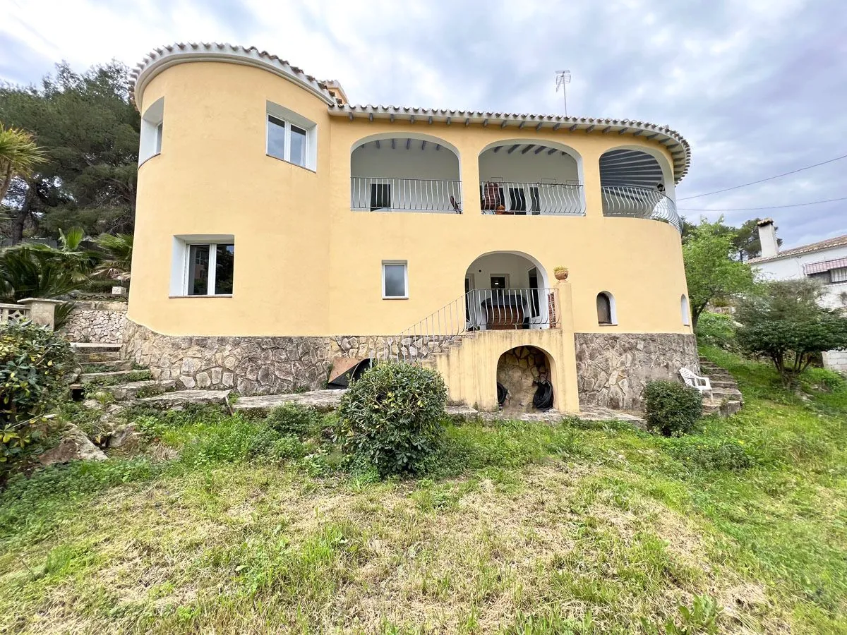 4505 - Villa cerca de la playa con vistas al mar en Jávea