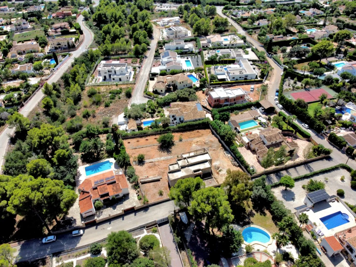 4782 - Propiedad con gran parcela, con una construcción para finalizar, en una demandada zona de Jávea