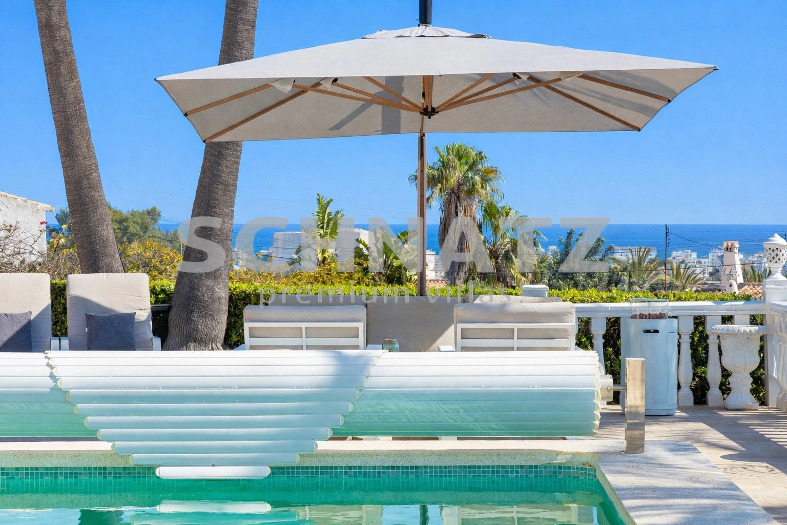 Espectacular villa con vistas al mar y orientación sur en Jávea...