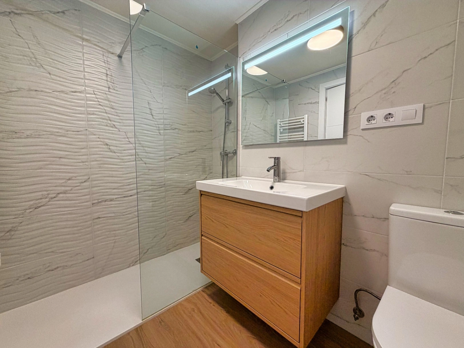 CR1056 - Apartamento con piscina, en primera linea de la playa del Arenal, Jávea