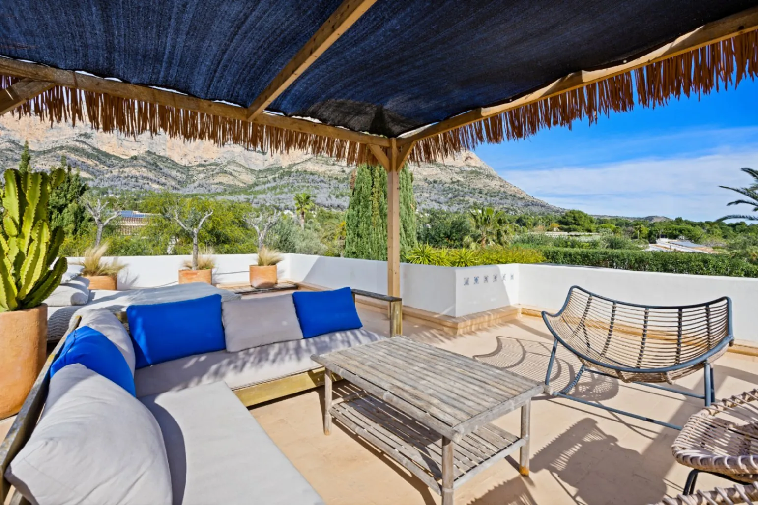 4812 - Villa rénovée dans la zone du Montgo avec maison indépendante pour invités.
