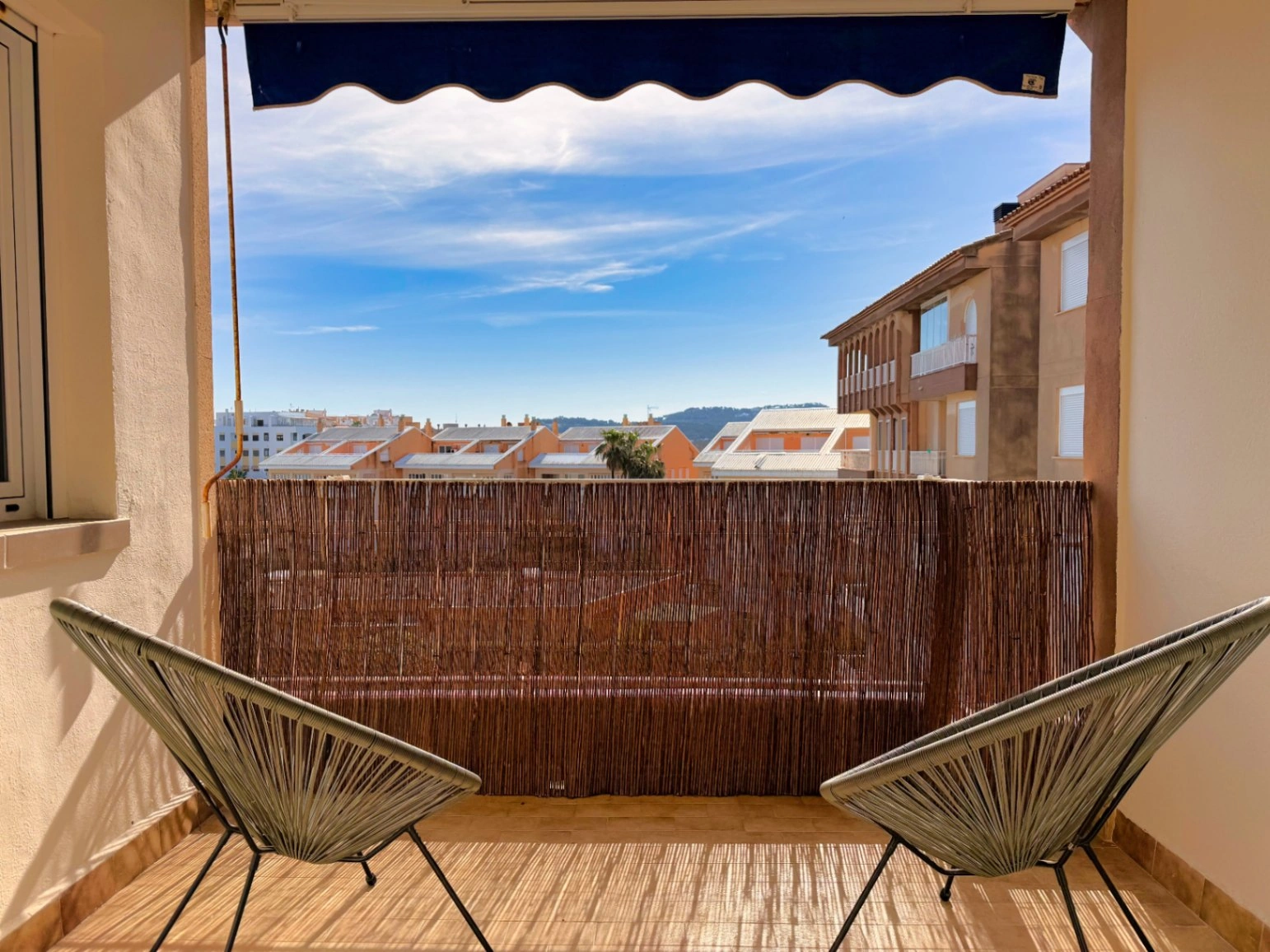 CR1056 - Apartamento con piscina, en primera linea de la playa del Arenal, Jávea
