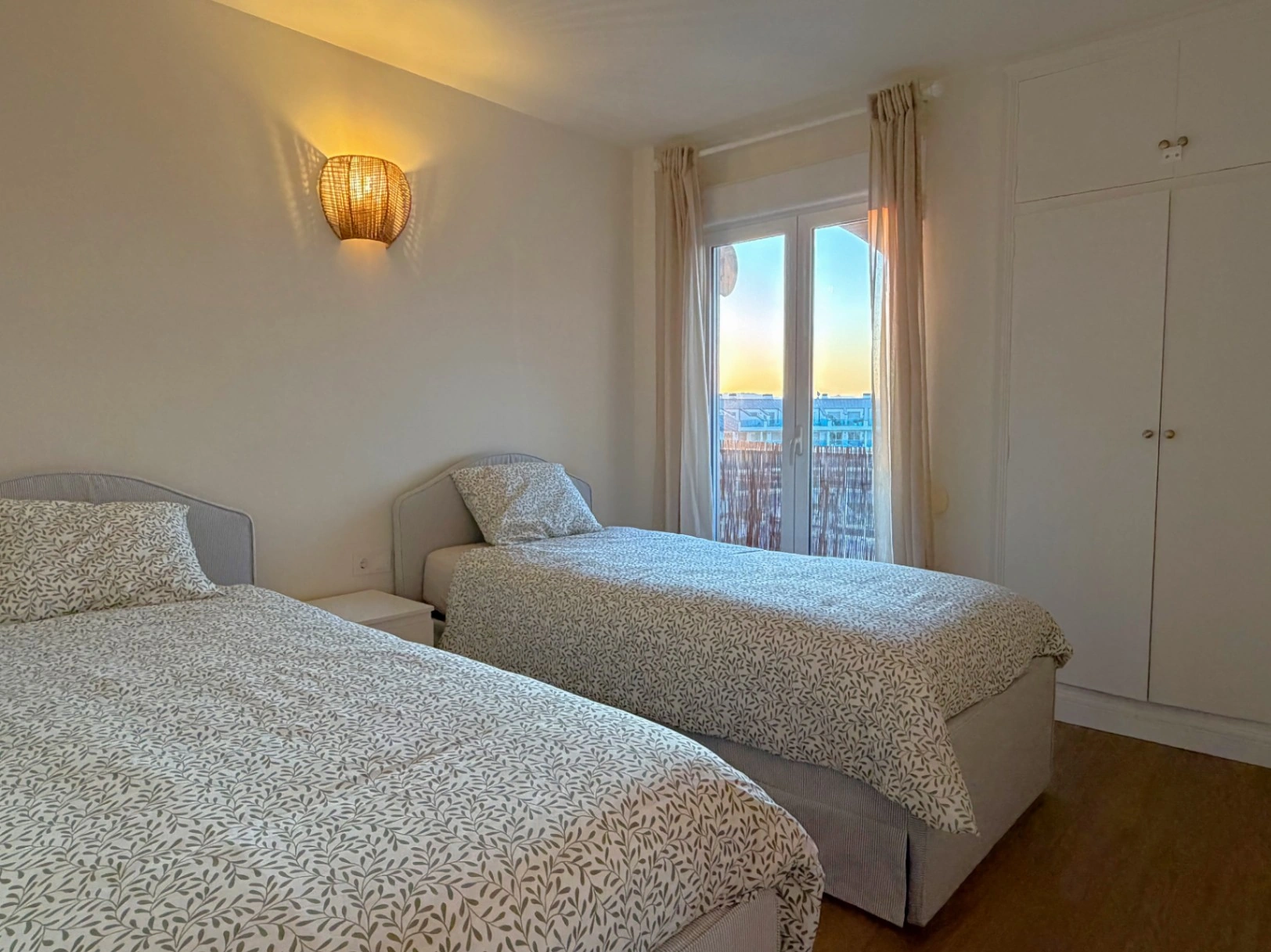 CR1056 - Apartamento con piscina, en primera linea de la playa del Arenal, Jávea