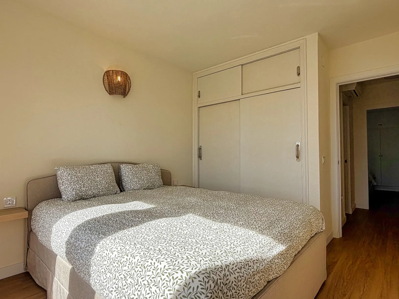 CR1056 - Apartamento con piscina, en primera linea de la playa del Arenal, Jávea