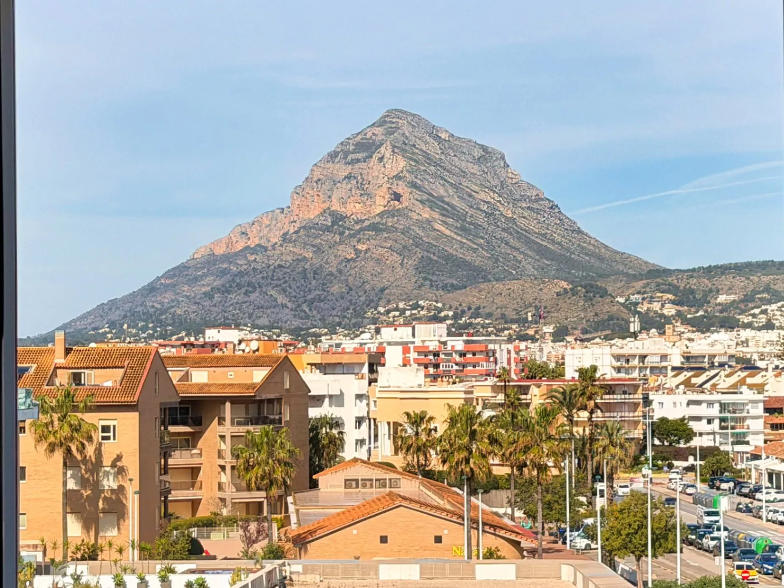 CR1056 - Apartamento con piscina, en primera linea de la playa del Arenal, Jávea