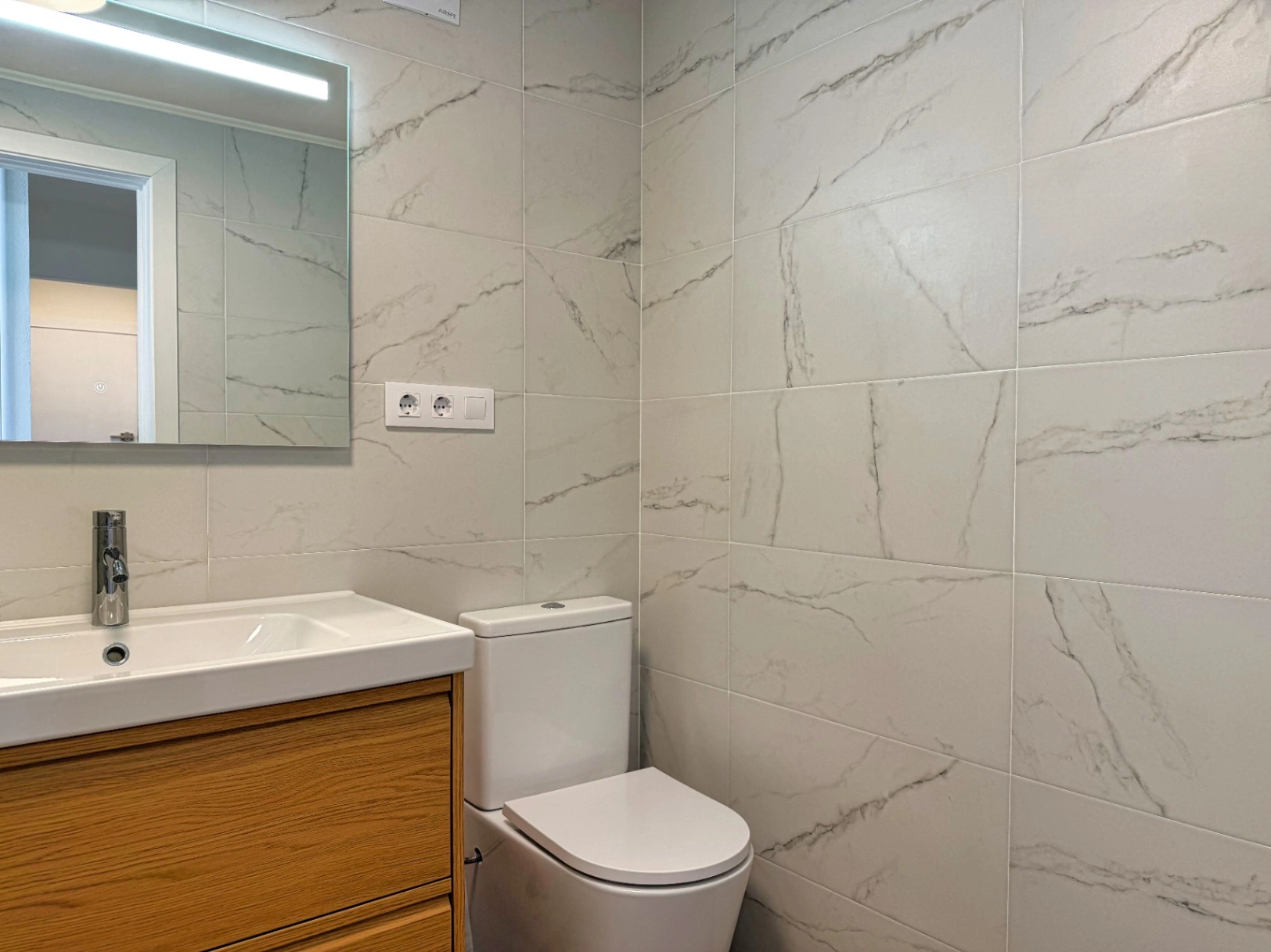 CR1056 - Apartamento con piscina, en primera linea de la playa del Arenal, Jávea